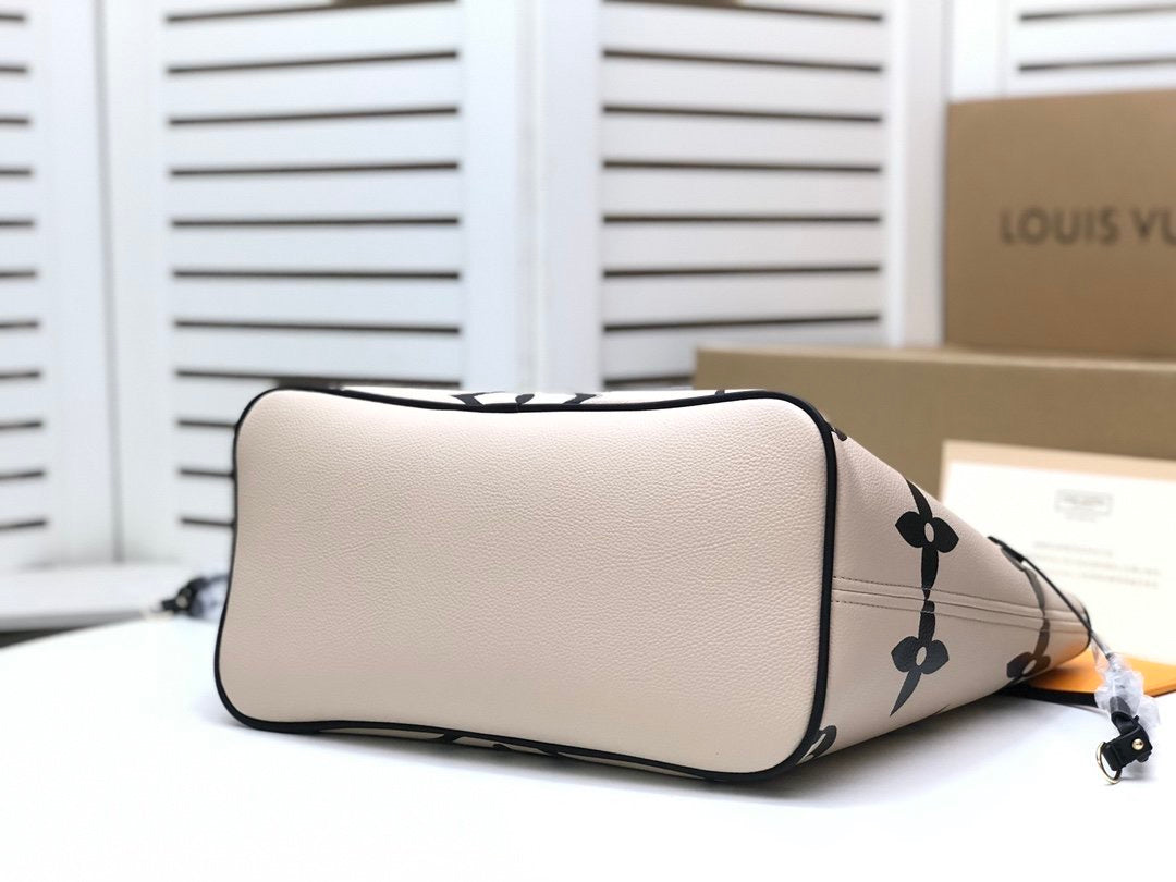 Lv Size:32×29×17cm