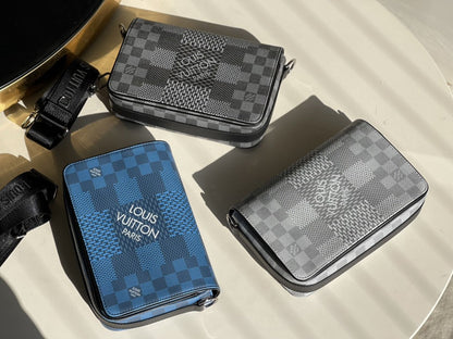 Lv pouch 23.5*14*5CM