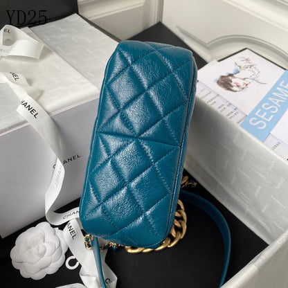 C h a n e l blue 16×19.5×8.5cm