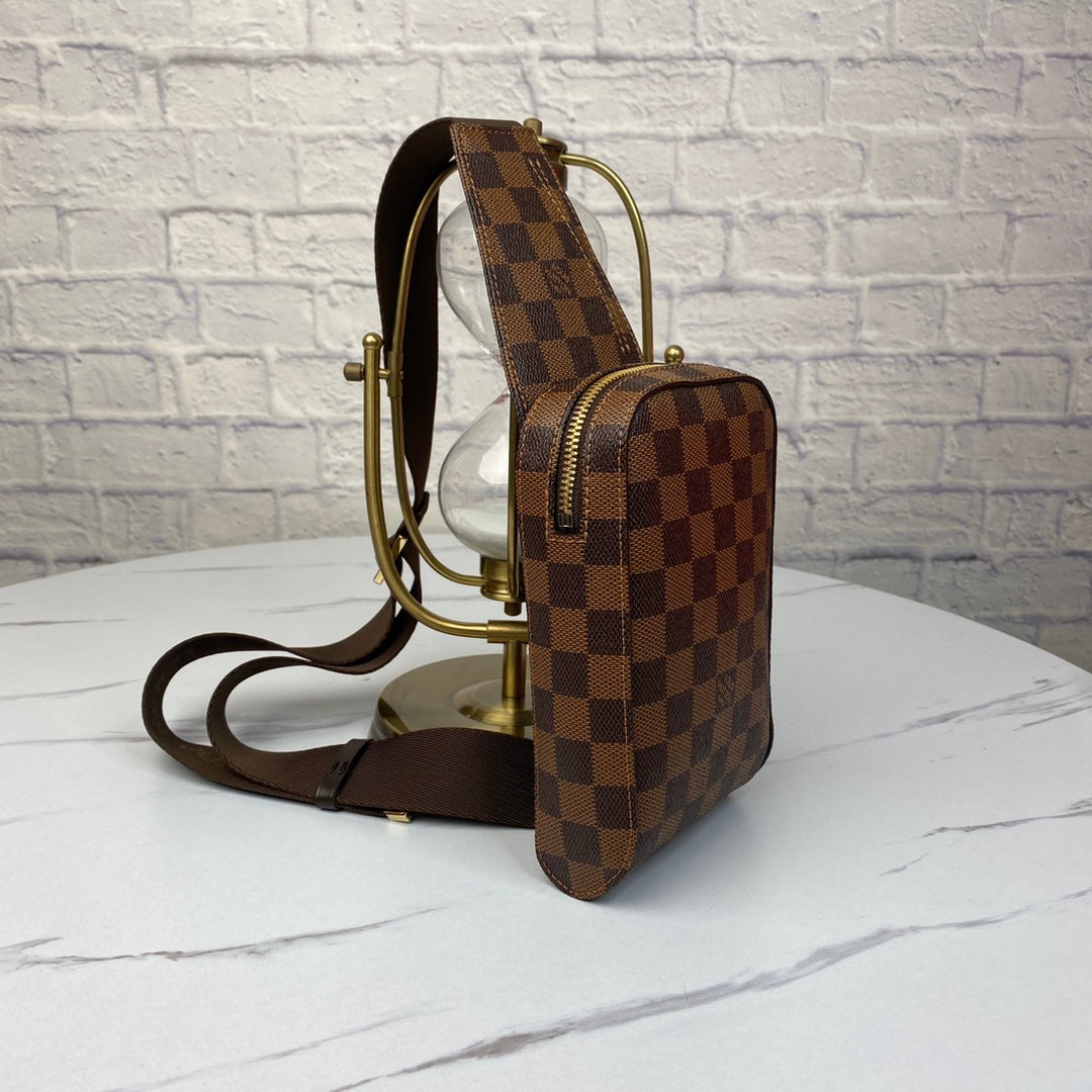 L v messenger two colors  12*20*6CM 7