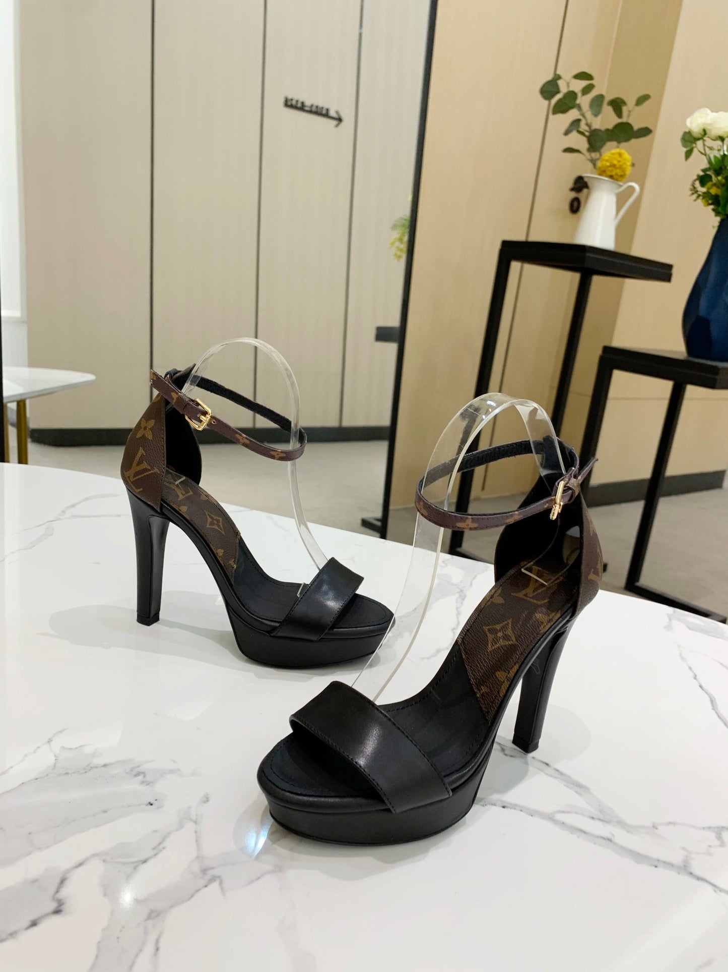 L v heels 10.5 34-42