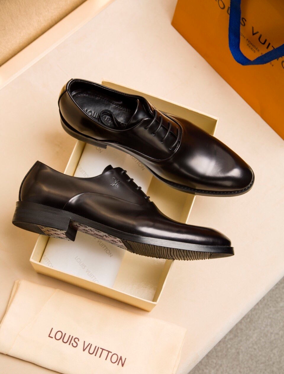 L V - O X F O R D S - B L A C K