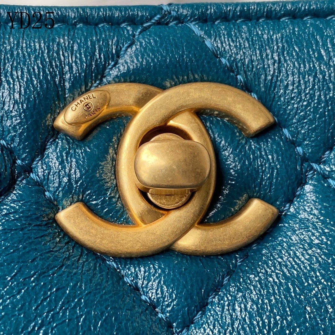 C h a n e l blue 16×19.5×8.5cm