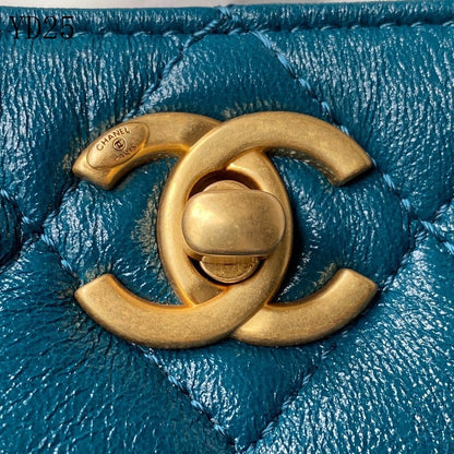 C h a n e l blue 16×19.5×8.5cm