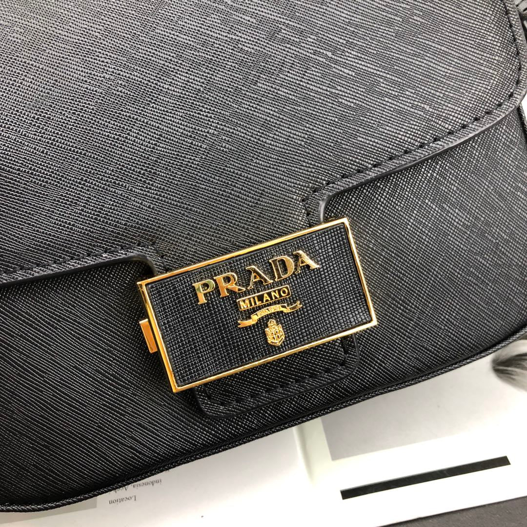 P r a d a 20.5*16*5CM