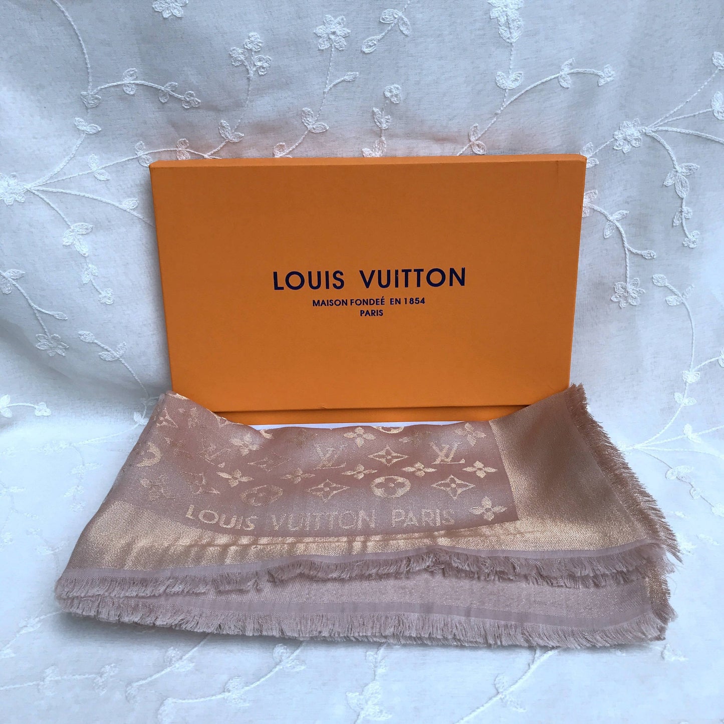 Lv scarf 2