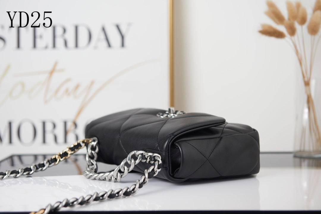 C h a n e l black/silver