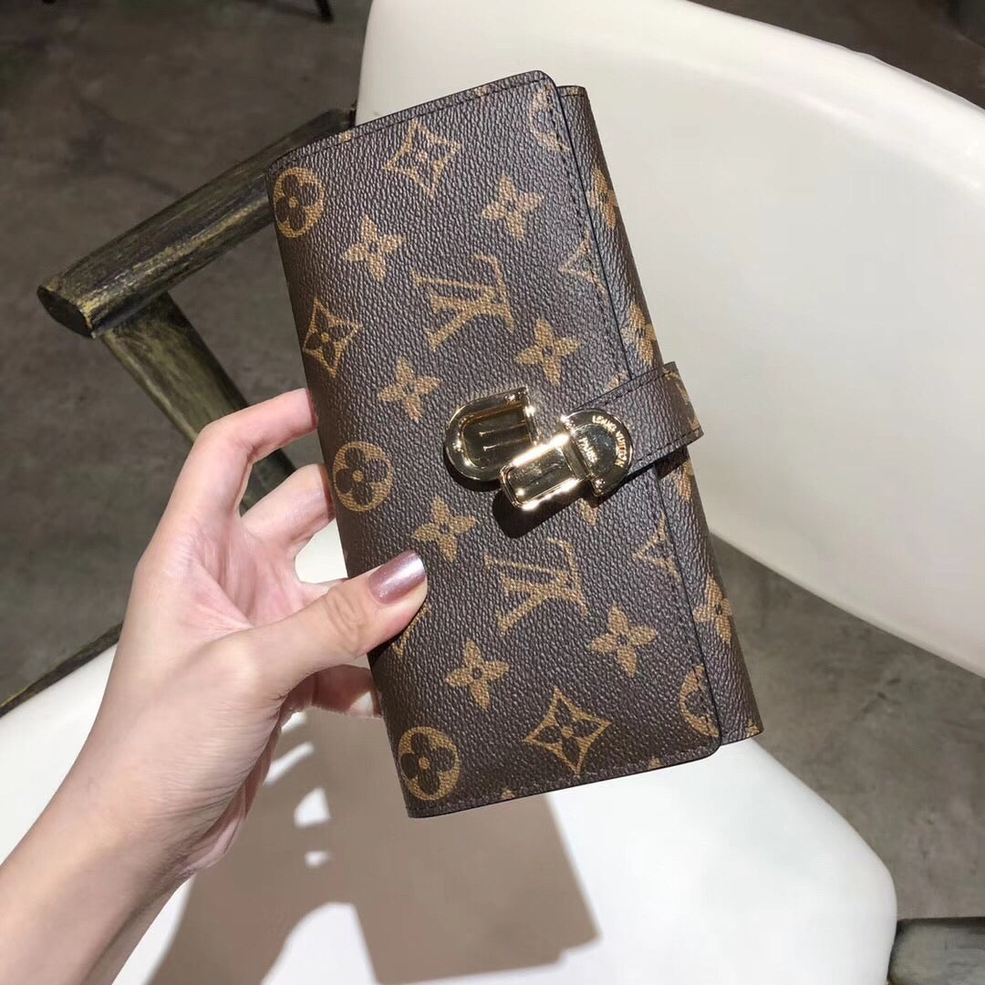 Lv wallet buckle