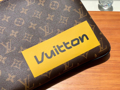 Lv pouch 28X19X1cm