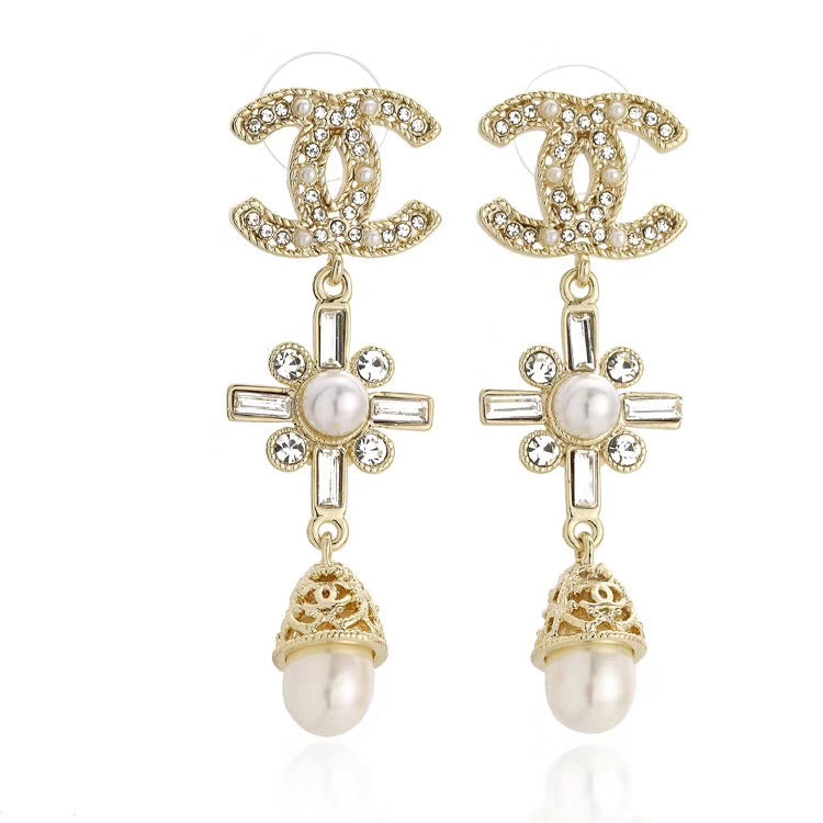 Flower pearl earrings