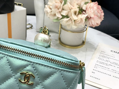 C h a n e l compact 12*10*7