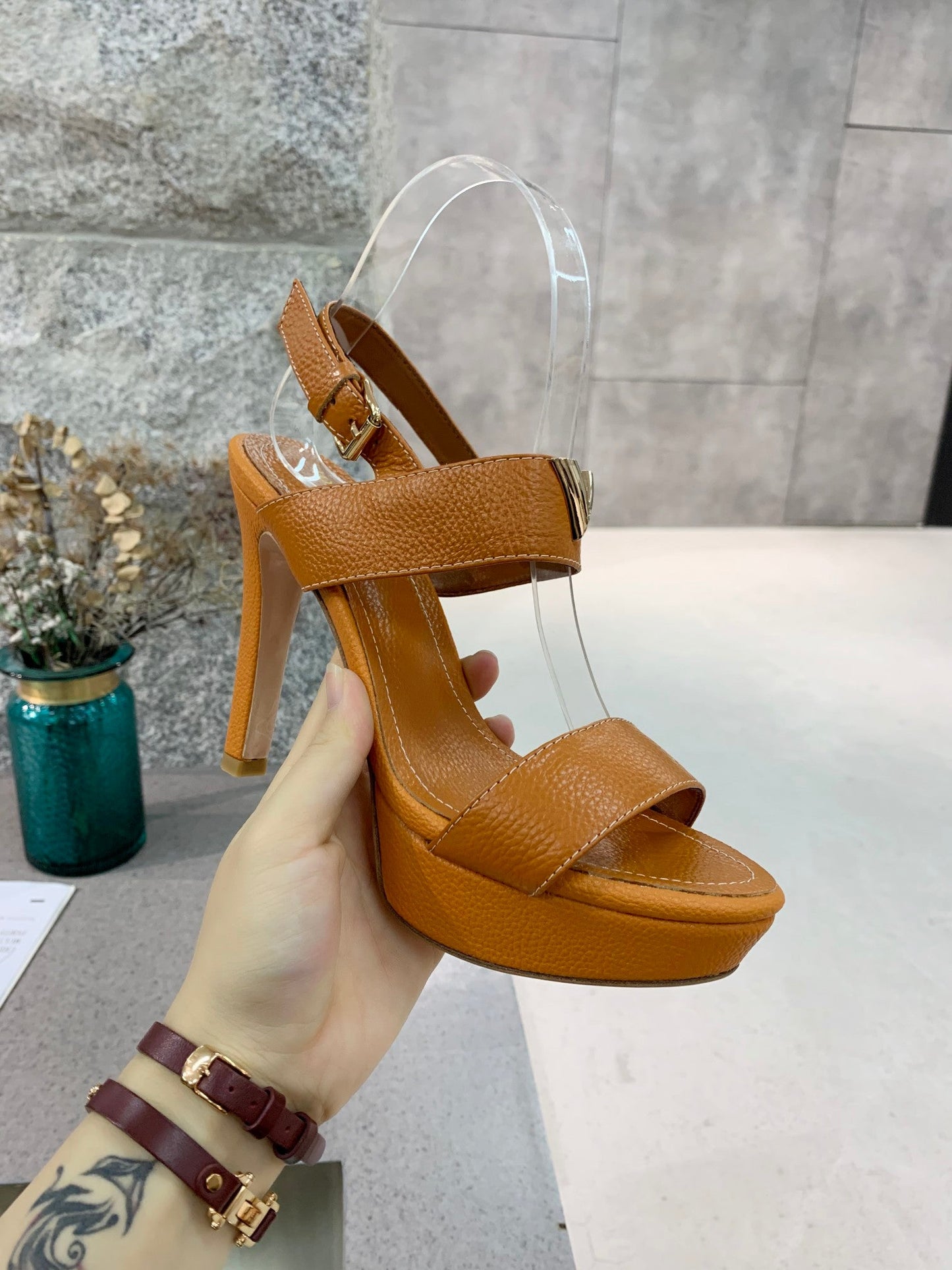 L v 10.5 cm heel 34-42