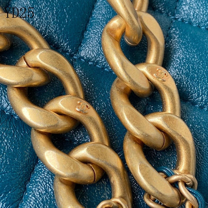 C h a n e l blue 16×19.5×8.5cm