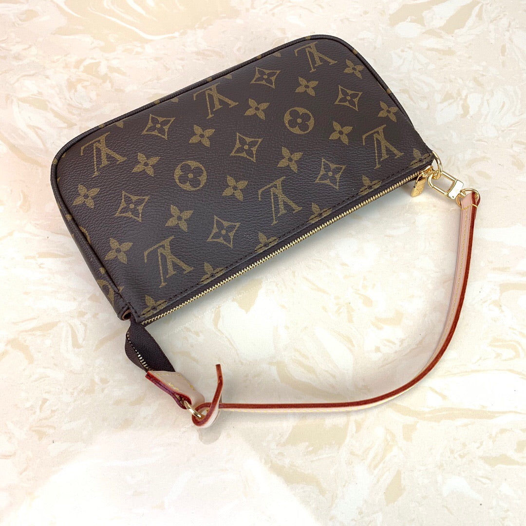 Lv new pouch