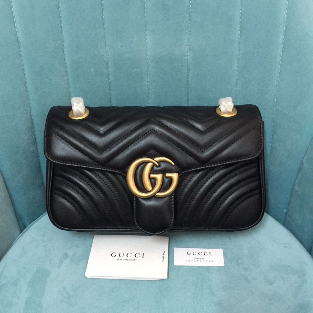 black classic fashion handbag