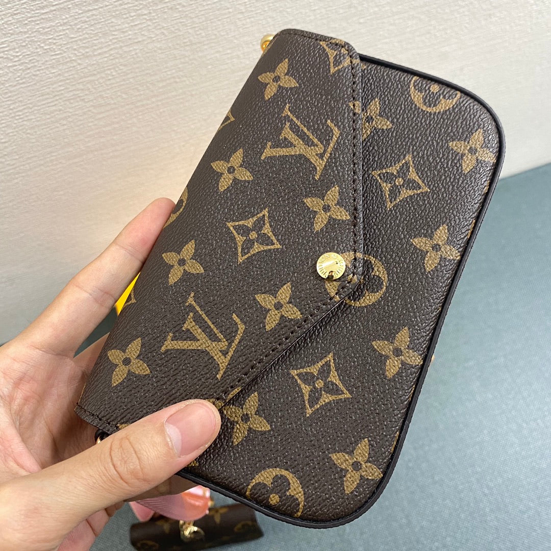 Lv Size:17*9.6*3.5cm pochette