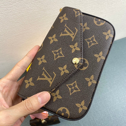 Lv Size:17*9.6*3.5cm pochette