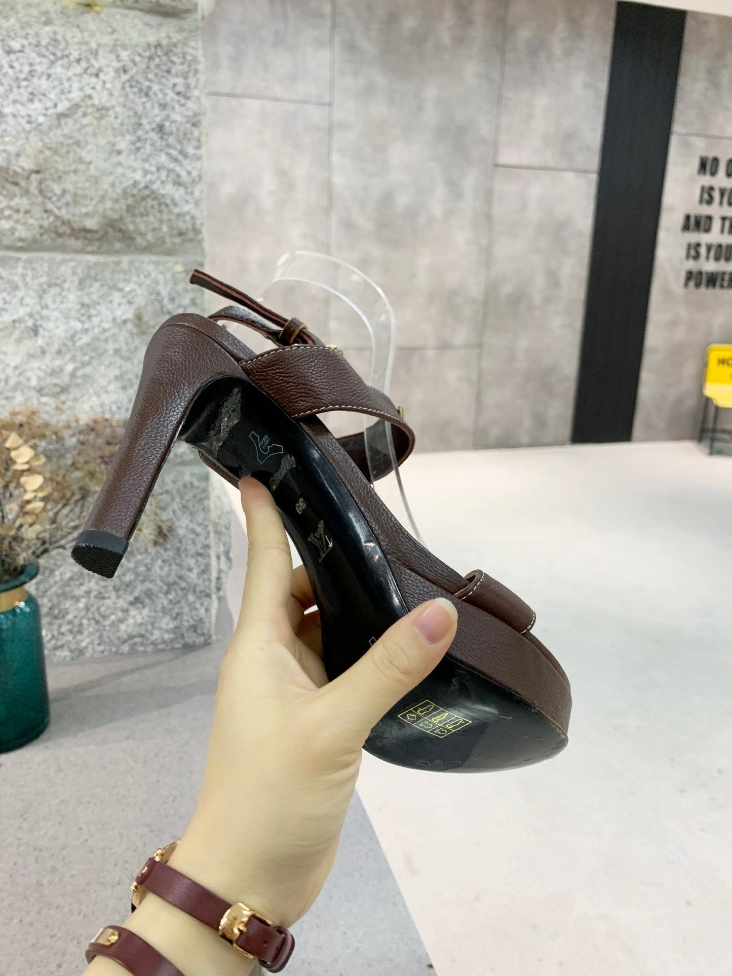 L v 10.5 cm heel 34-42