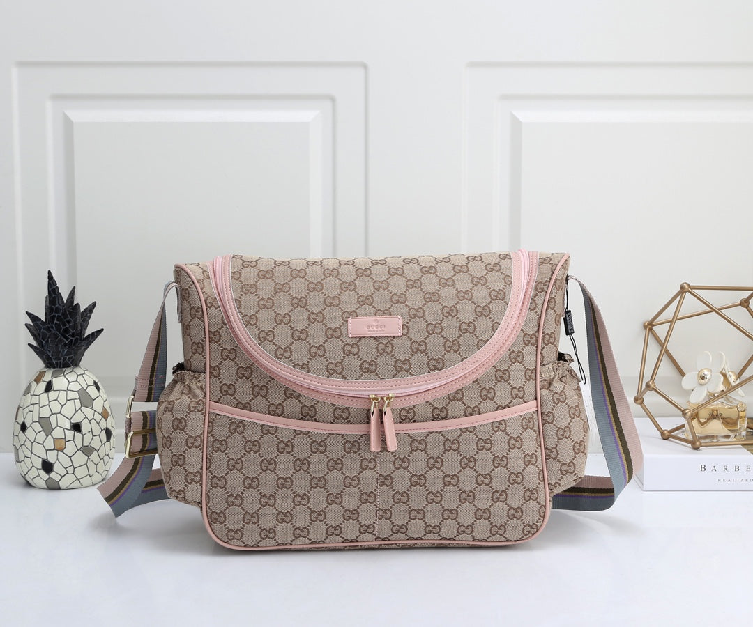 G u c c I baby bag
