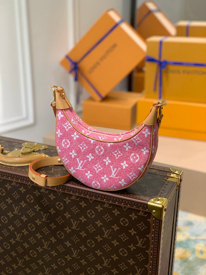 L v loop pink 24.0 x 22.0 x 6.0 cm。