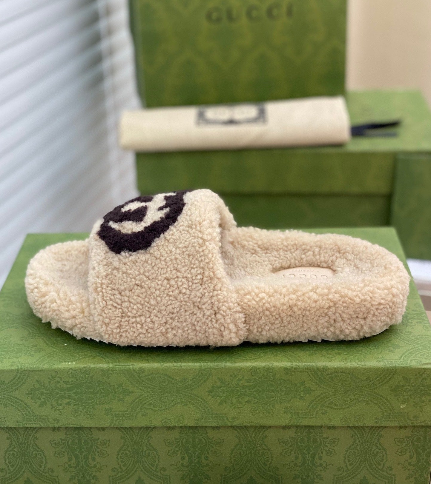 G u c c I slippers
