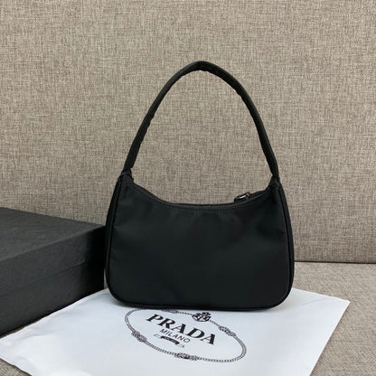 P r a d a nylo black