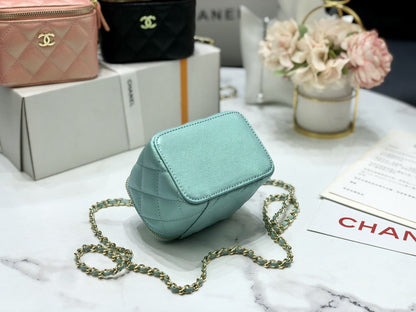 C h a n e l compact 12*10*7