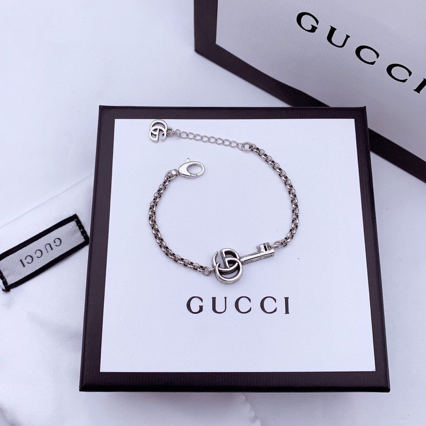 G u c c I bracelet