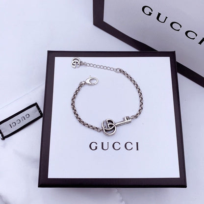 G u c c I bracelet