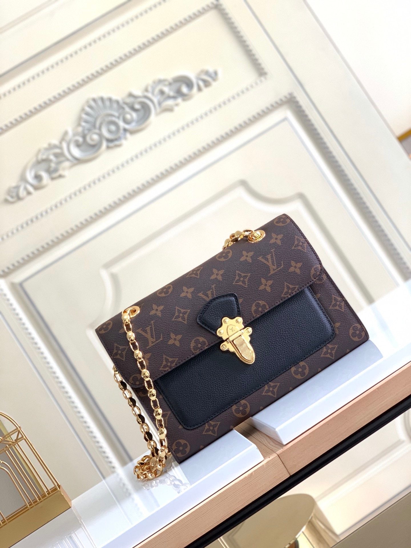 Monogram Lv