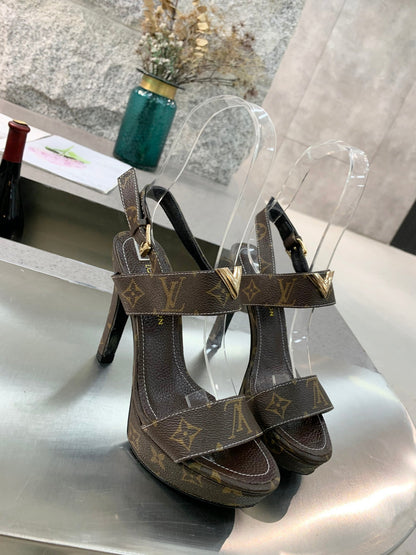 L v 10.5 cm heel 34-42