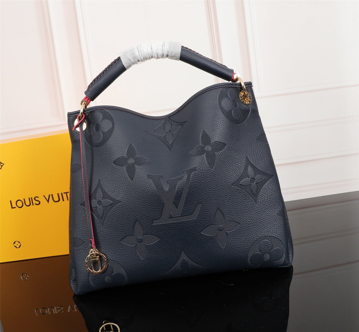 L v tote  42*32*16CM 95