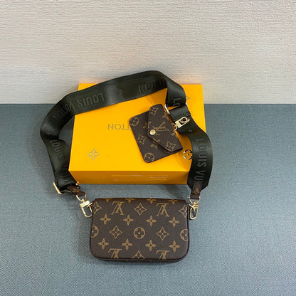 Lv Size:17*9.6*3.5cm pochette