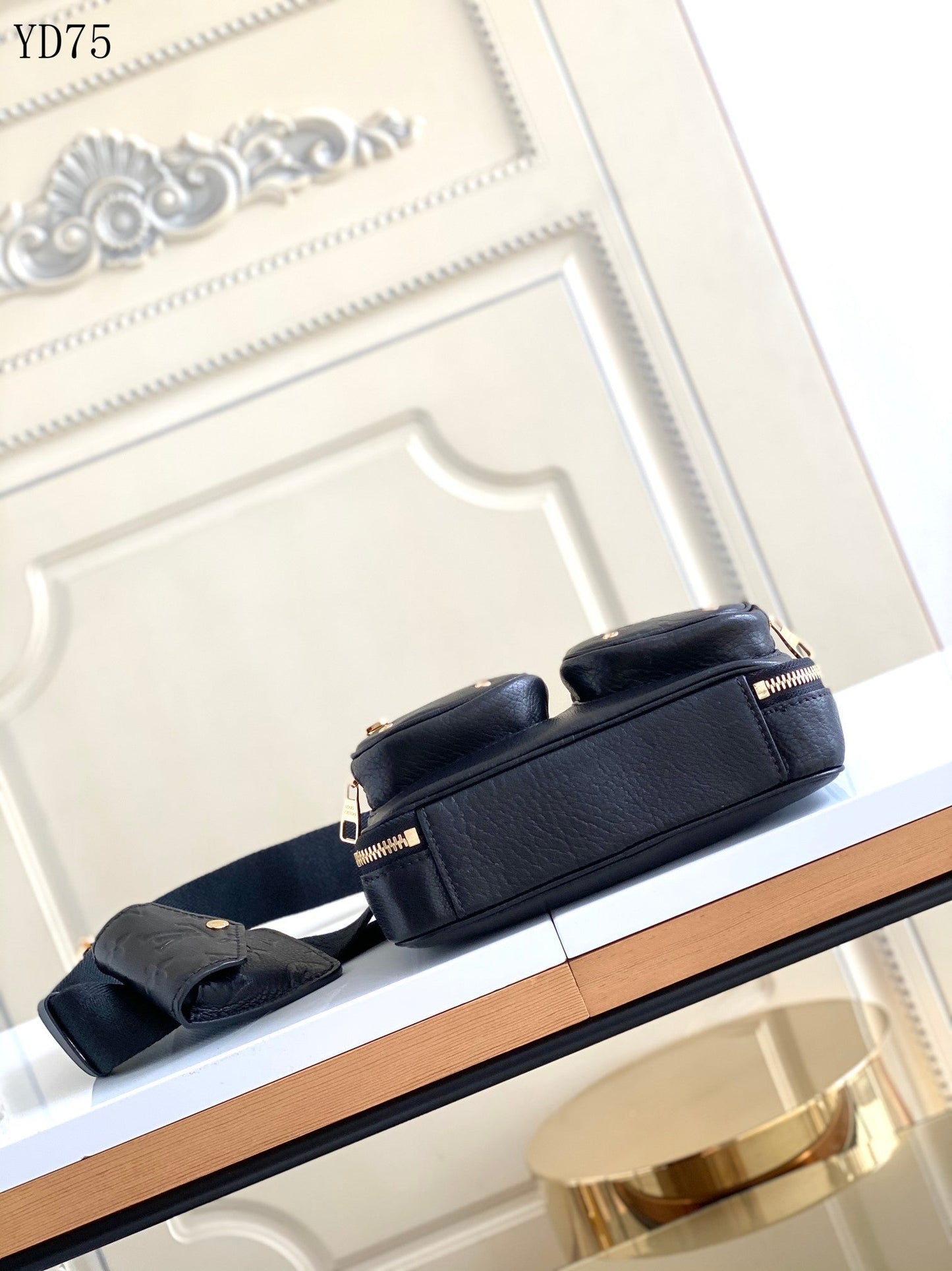 L v messenger black 18.0 x11.0 x10.0 cm