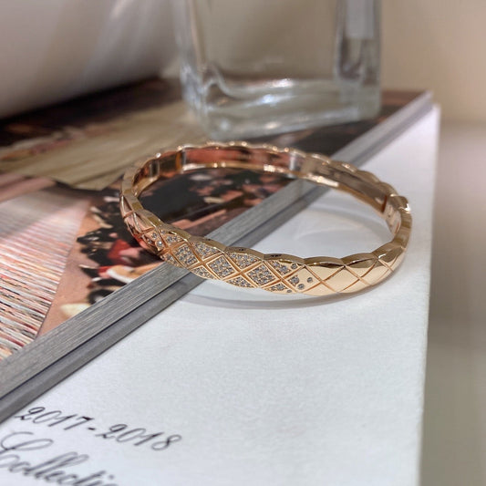 Diamond inlaid diamond pattern bracelet