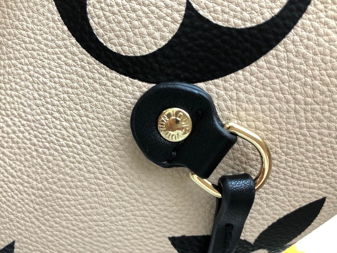 Lv Size:32×29×17cm