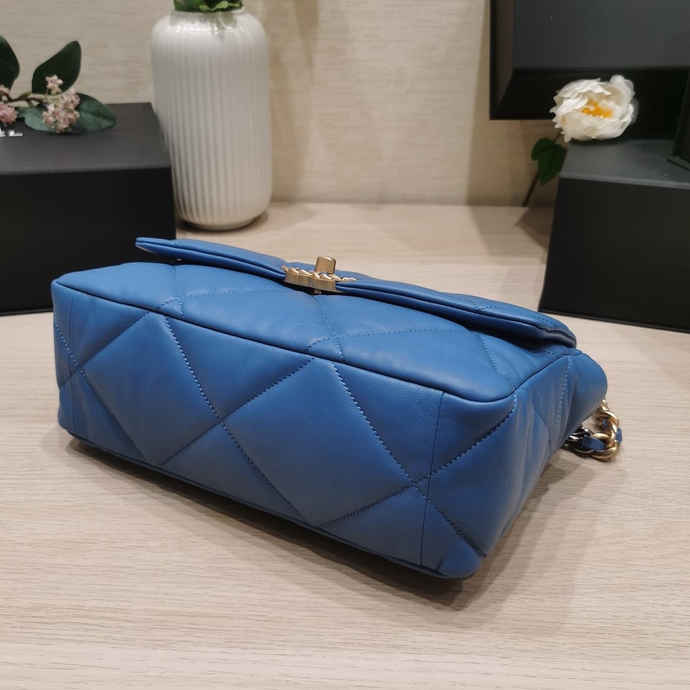 C h a n e l blue 20  30 10(cm)