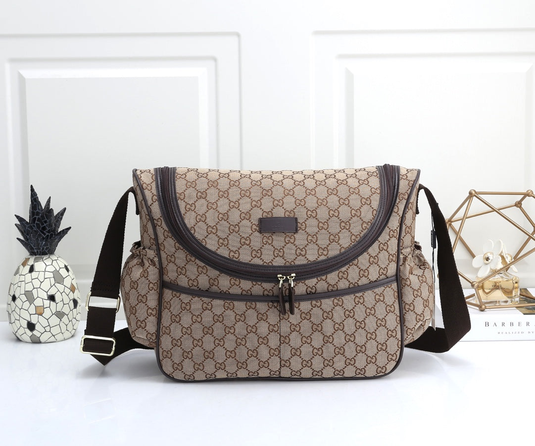 G u c c I baby bag