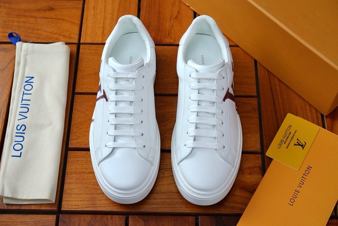 L V - T E E - L O G O - S N E A K E R S