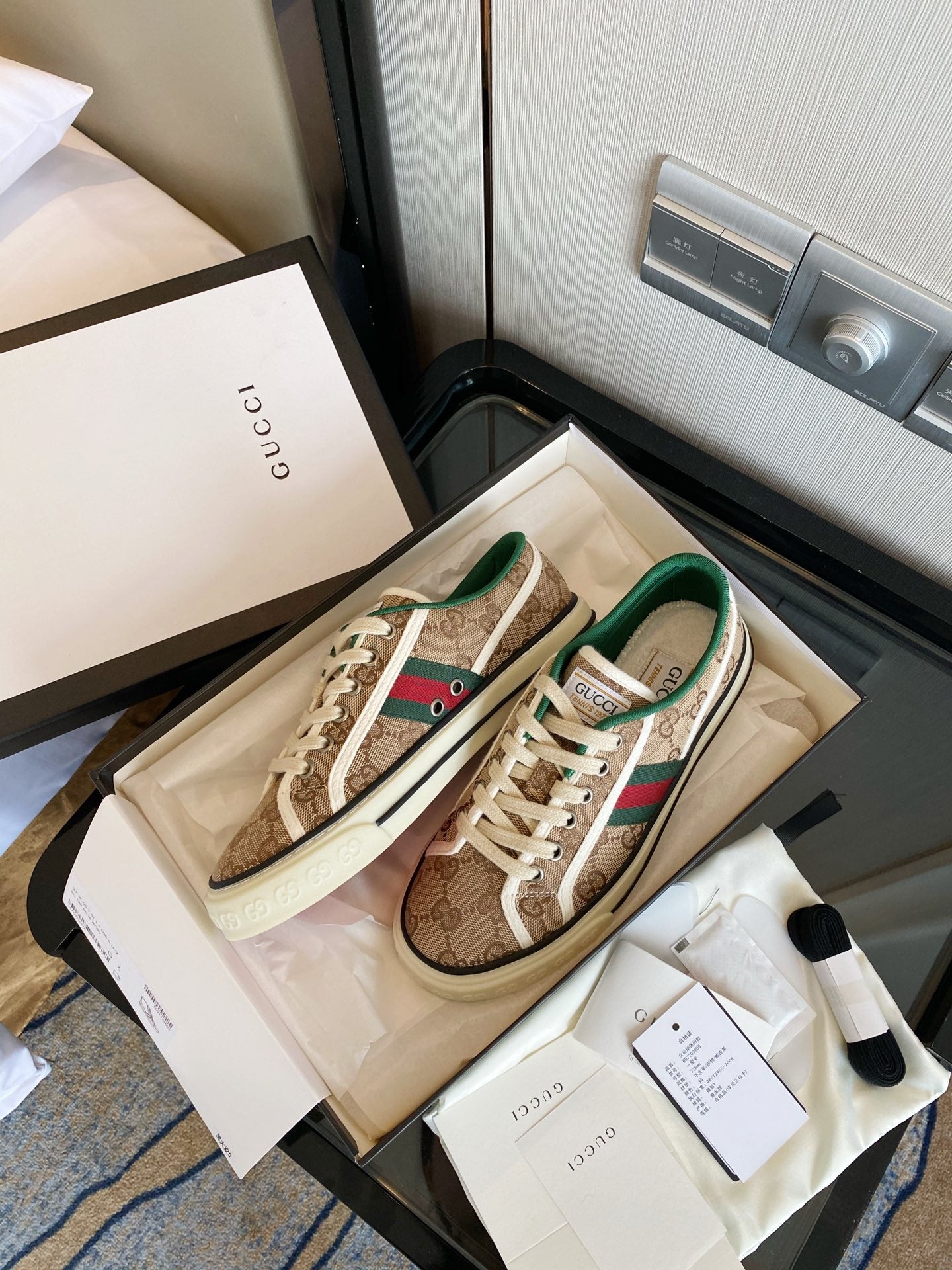 G U c c I tennis sneakers