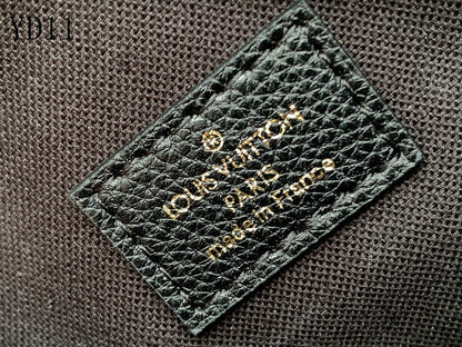 L v black 14 x 11 x 3.5cm