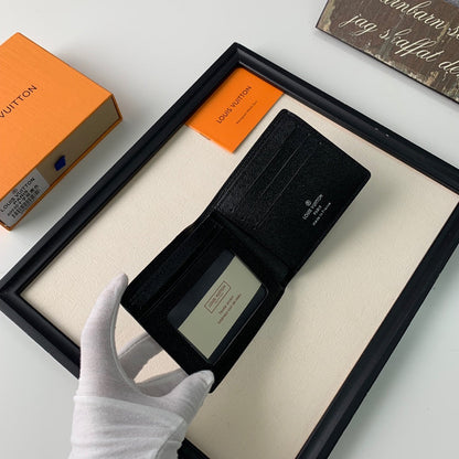 Lv window wallet Size:11.5*9CM