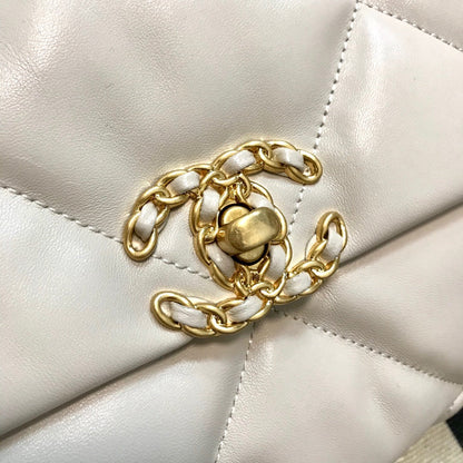 C h a n e l beige 20  30 10(cm)