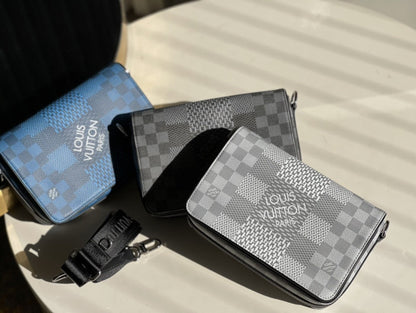 Lv pouch 23.5*14*5CM