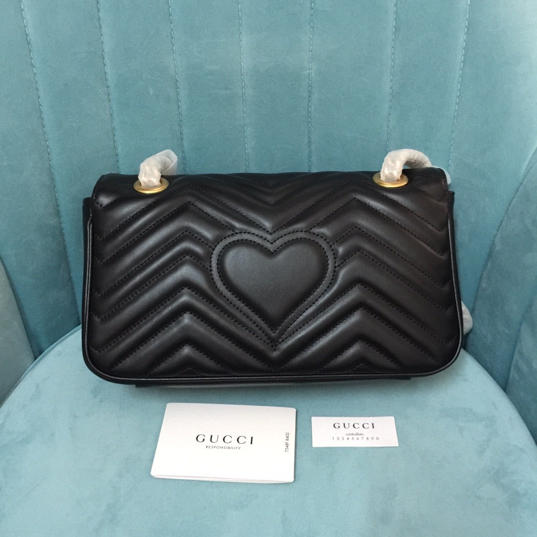 black classic fashion handbag